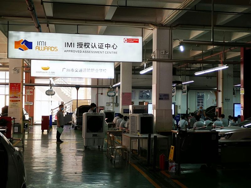 廣州市交通運輸職業學院降溫通風使用移動冷風機.jpg 廣州市交通運輸職業學院降溫通風使用移動冷風機.jpg